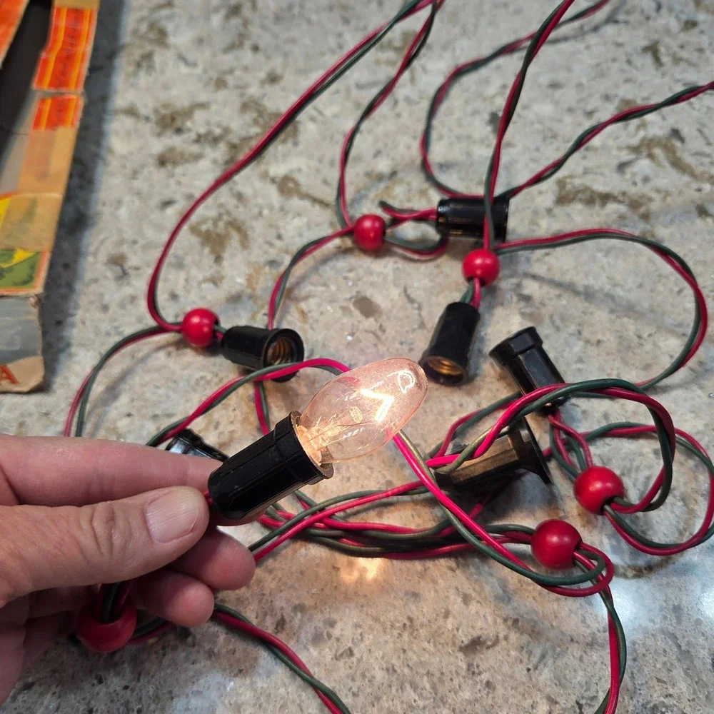 Vintage 1939 NOMA Christmas Lights 7 Socket String Red Green Wire Original Box